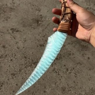 A Beautiful Lake Blue Cat’s Eye Knife