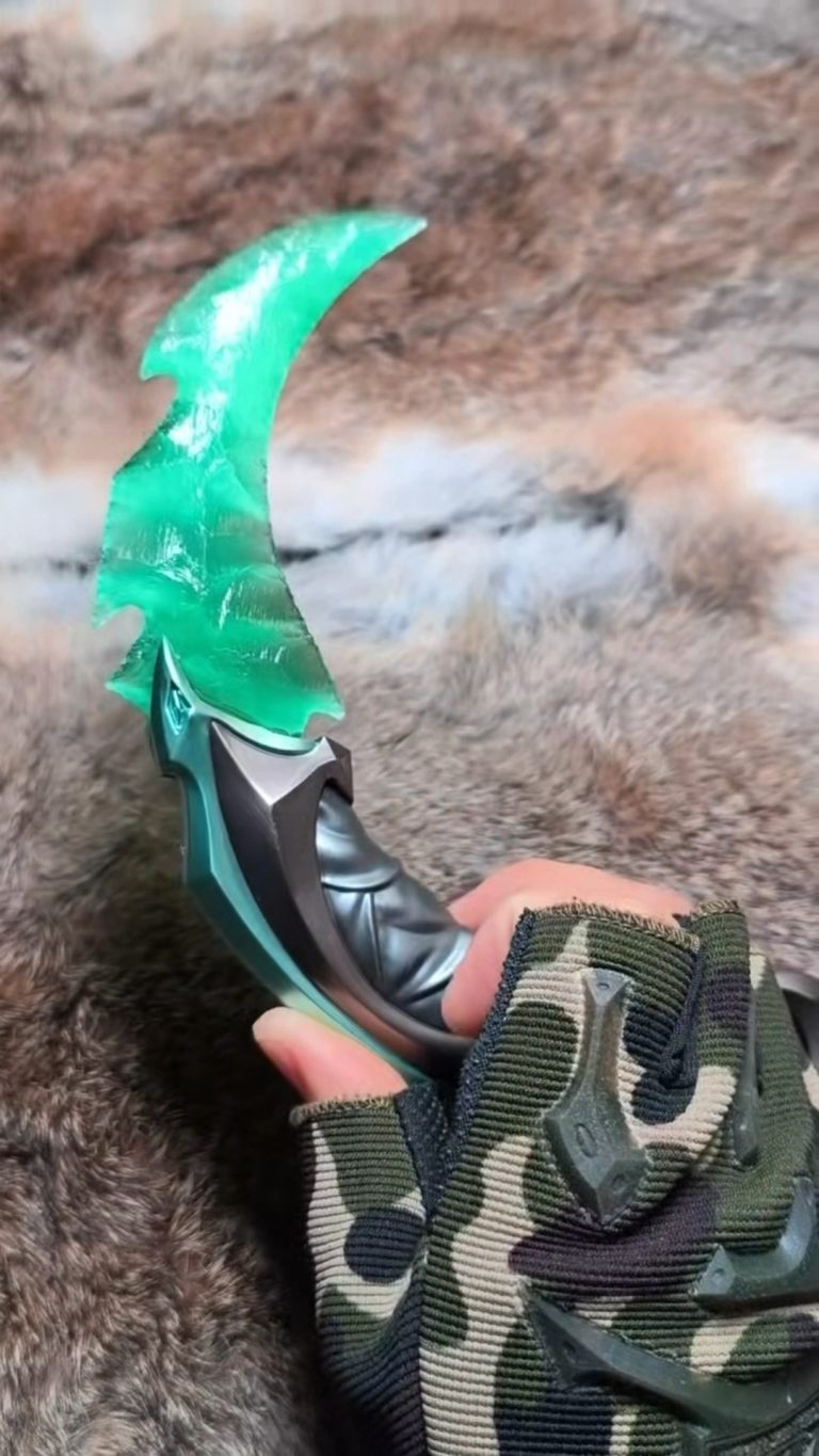 Green Cat’s Eye Claw Knife